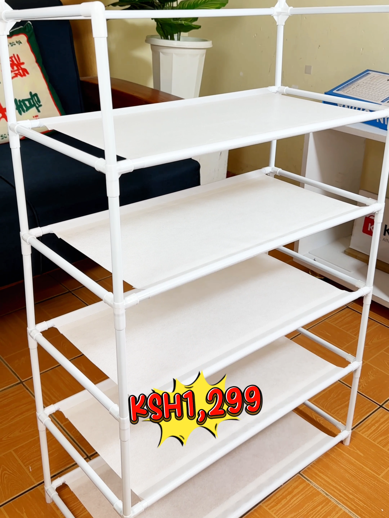 Quick video ya how to assemble this Shoe & coat rack in minutes, It has 5 layers to make sure your shoes fits in and a space to hang the coats. Kwa bei rahisi Ksh 1,299 una search hii code : 17969350 na una place your orders immediately on the Kilimall app. #Kilimall #homelabbykilimall #5Layersshoerack #Coatrack #hangers
