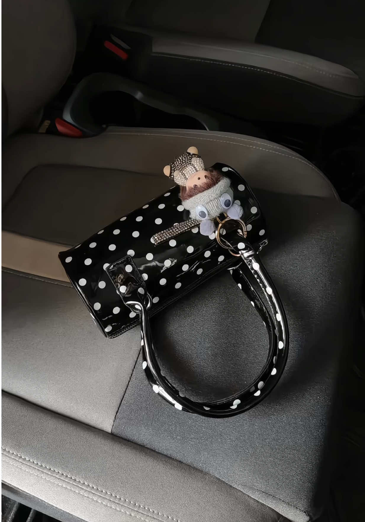 Chấm bi gì chưa người đẹp#ngohongdiary #tuixach #tuideocheo#bowlingbag #isbag 