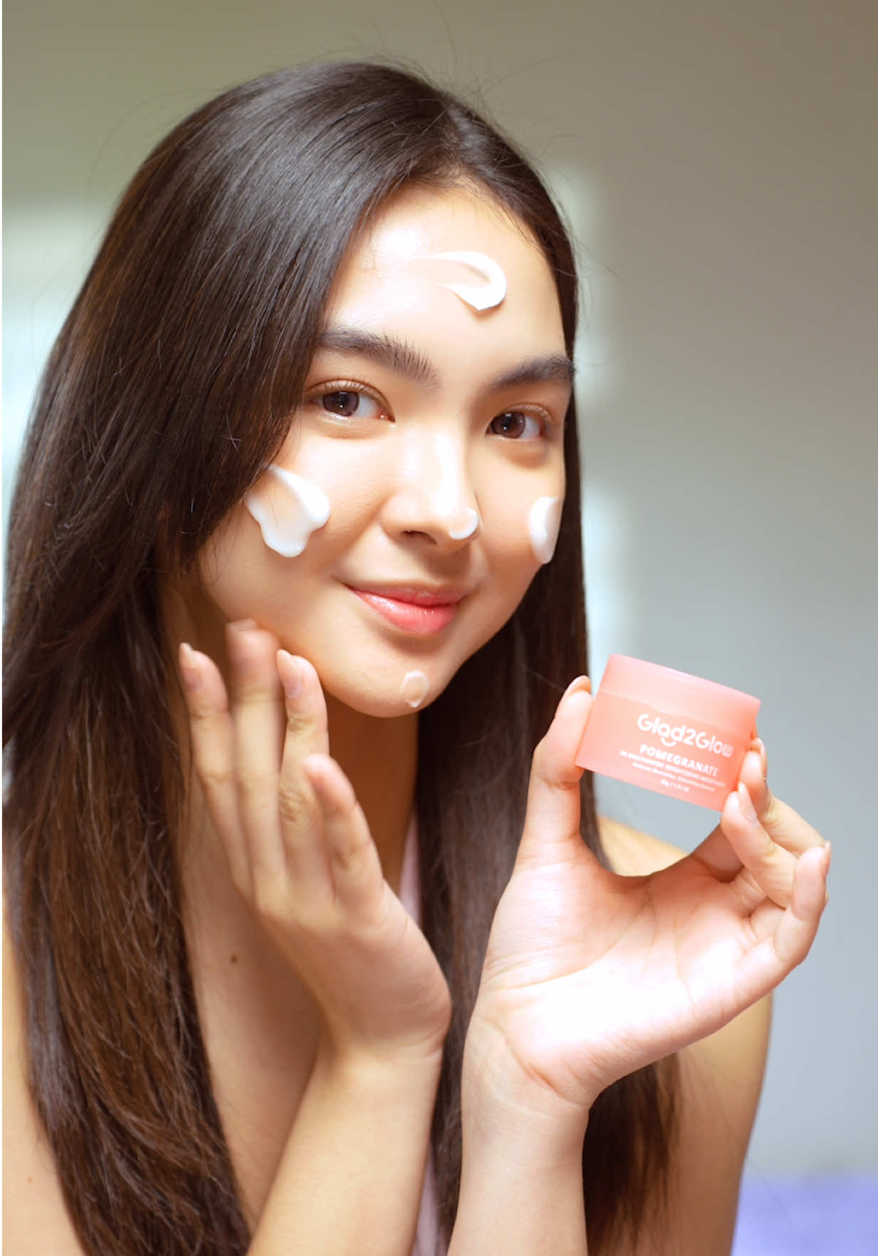 I can only get ready this fast when I use Bright Moist from @Glad2Glow.ph 🩷 my face instantly looks glowing!! who else can relate?? 😍✨ #fyp 