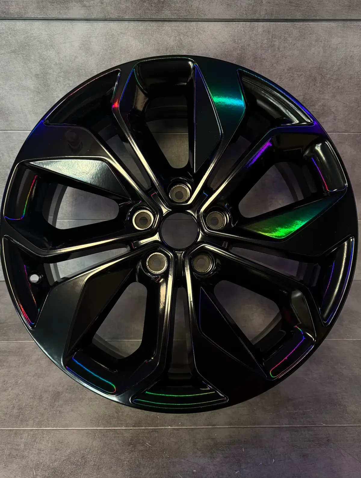 Usinage sur 4 jantes de Mégane en 18 pouces. Peinture & vernis époxy bien brillant comme on aime ! ✅🔥 #renovationjantes #reparationjantes #jante #pourtoi #fypシ゚ 