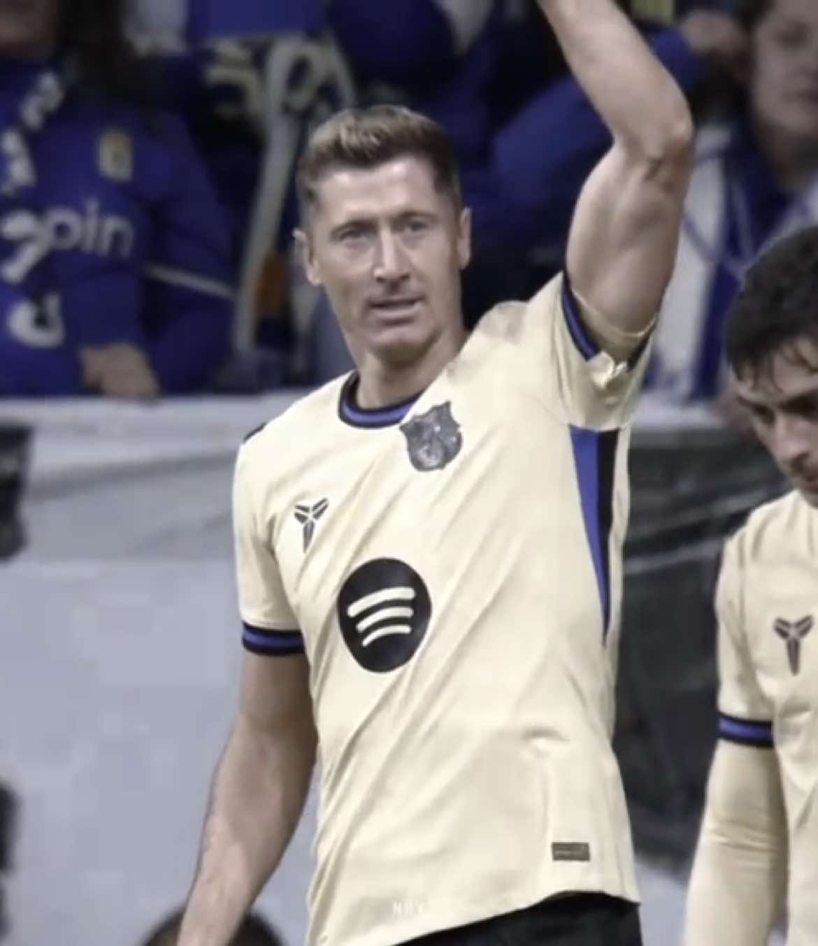 Yaşı hiç önemli değil dünyanın en iyi golcüsüdür sezon sonu hemen alalım #fyp #lewandowski #fenerbahçe #barcelona 