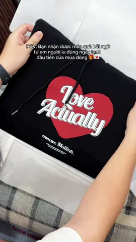 “Tặng anh chiếc hoodie đầu tiên của mùa đông” 🥹🥹🥹 #xuhuong #chubbiestudios #aointheoyeucau #aointentheoyeucau #quatangnguoiyeu 