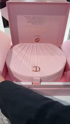 I‘m in love ✨💗 bald erhältlich in Breuninger Hamburg beim Charlotte Tilbury Counter  #charlottetilbury #makeup #ct #pinterest #fyp  @Charlotte Tilbury 