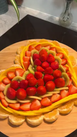Фруктовая нарезка в форме ♥️