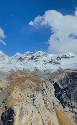 Me and mountains in Manang. #manang #annapurnacircuit  #mountains #nepal  #fyp 
