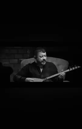 Kutsal Evcimen - Öle Gardaş Söz - Müzik: Mustafa Kul Bağlama, Divan, Cura: Kutsal Evcimen  Klasik Gitar: Sinan Güngör  Bas Gitar: Levent Canen  Perküsyon: Şakir Ozan Uygan  Duduk: Erdi Arslan Kaval, Zurna: Serkan Yıldırım  Mix, Mastering: Enver Akarcalı  Dağıtım - Dijital Pazarlama: sounderland - Selim Seven Kapak Tasarım: Samet Ali Fidan Video Klip: Serhat Güldük Türkü Sözleri (Lyrics): Sabahtan estide bir kanlı sazak  Felek bize kurmuş kötü bir tuzak  Bilmem derdimizi kimlere yazak  Dağlar bana geri verin gardaşı  Öle gardaş öle gardaş bacısı Ciğere işlemiş çıkmaz acısı Munzur dağı senin karın erimez Erisede akarsuyun yürümez  Bizde derler babasızlar büyümez  Dağlar bana geri verin gardaşı  Di get gardaş di get acıyı gördüm  Sen kurtuldun gittin ben sağ iken öldüm  Kınamayın dostlar gardaşı gömdüm Dağlar bana geri verin gardaşı #türküova 