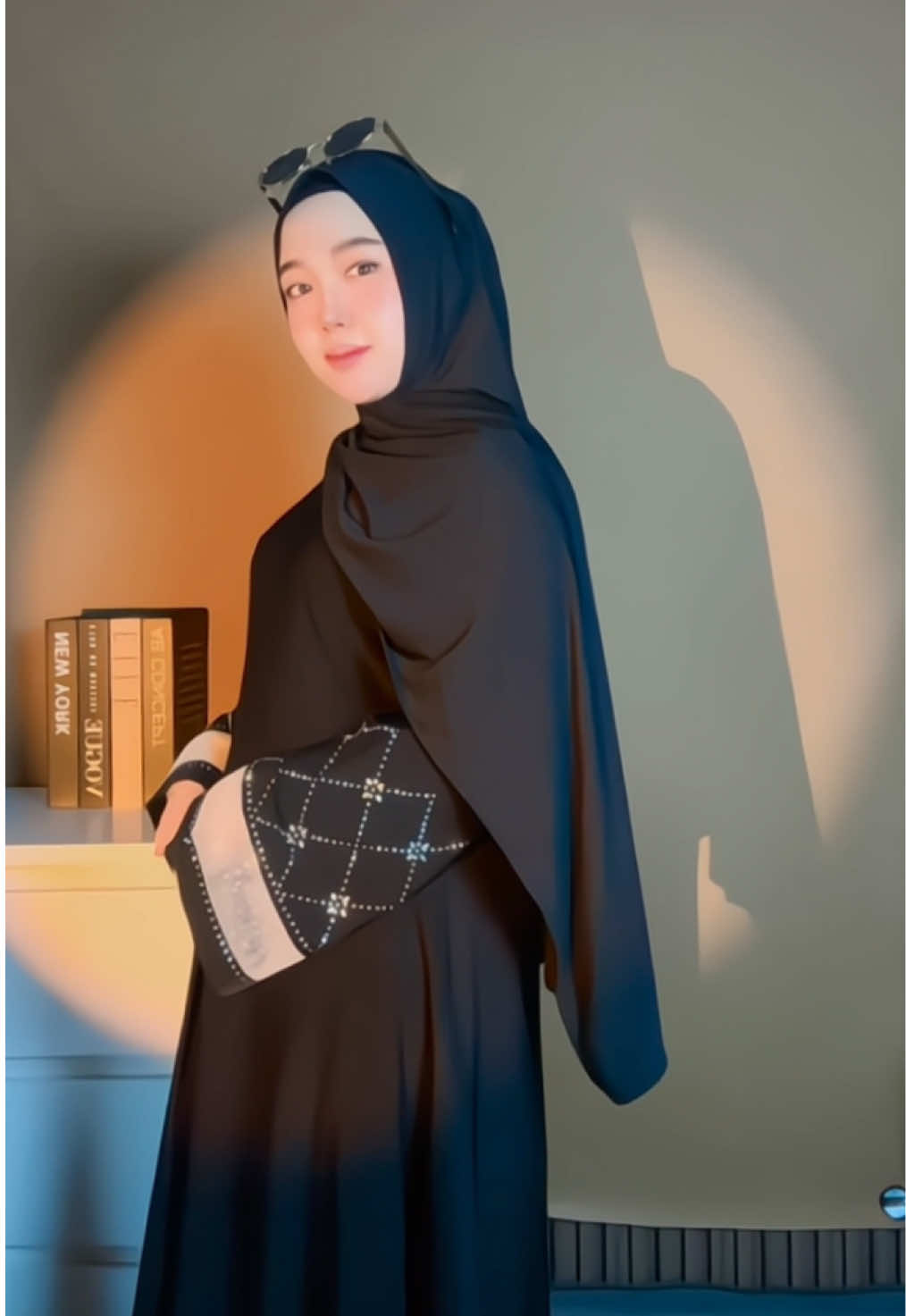 Abaya anti UV dengan detail tangan yang cantik 🥰 #abaya #abayaumroh #abayastyle #fyppppppppppppppppppppppp #fyp 