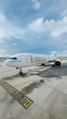 Emirates 777-300ER approaching #boeing #klia #777 #fyp #aircraftlovers #malaysia 