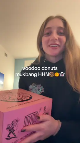 i’m not even a donut girl and these were BUSS @Voodoo Doughnut we love HHN🤗🎃 #voodoodonuts #frostingqueen #mukbangs #HHN #mukbang 
