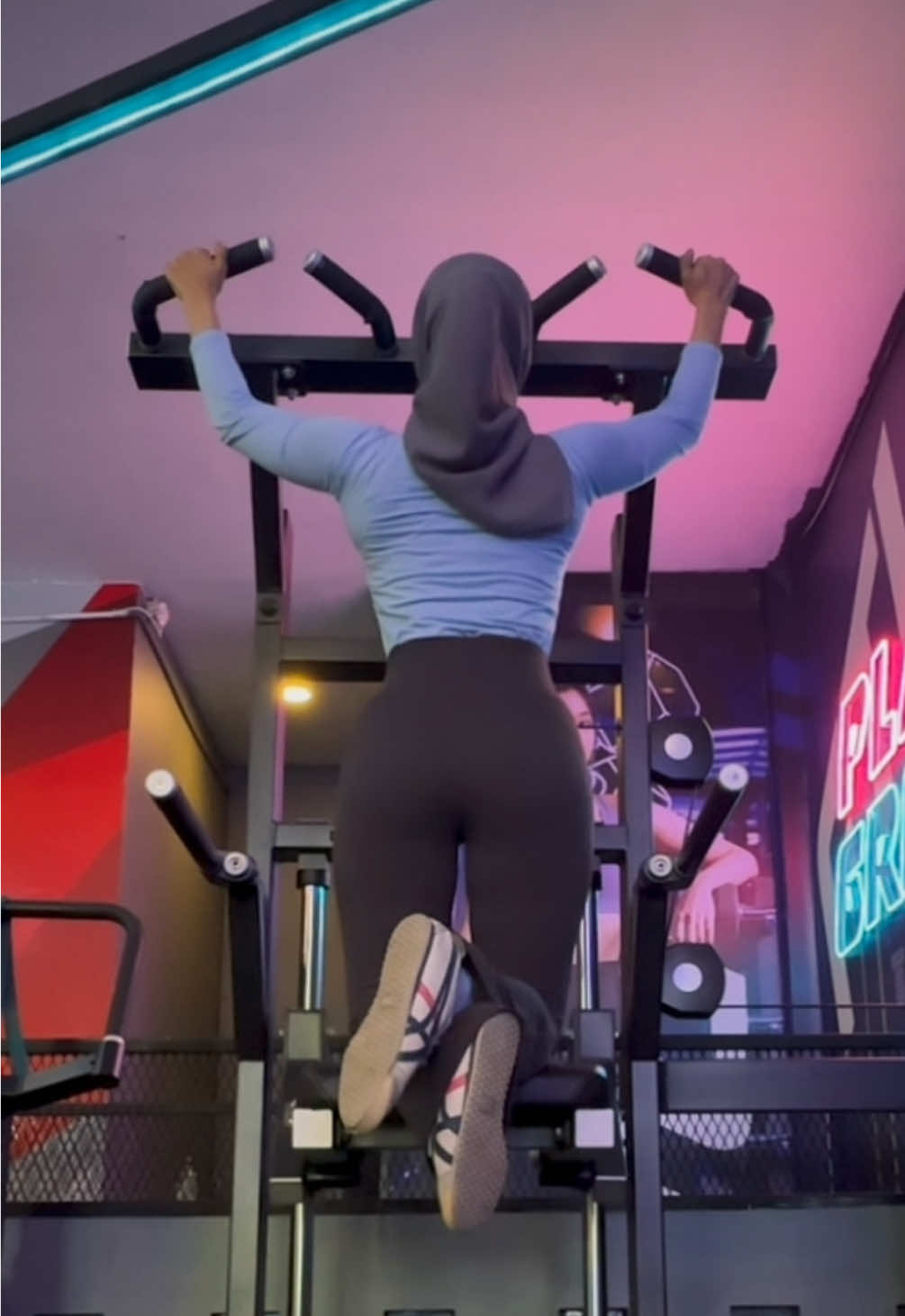caught feelings? nah, just catching that back pump 😏 #GymTok #fy 