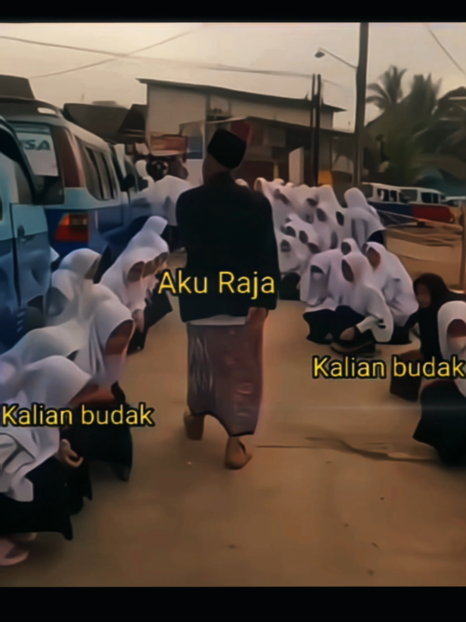 _BACA SEMUANYA BARU KOMENTAR_ Penyebab utama KEKAFIRAN kaum Nabi Nuh A.S. bermula dari PENGHORMATAN yang BERLEBIHAN terhadap orang-orang SHALEH yang telah meninggal dunia dengan membuat gambar, lalu pantung dan akhirnya secara bertahap disesatkan oleh Iblis.  ___ Hadis Larangan Ghuluw (Berlebihan) Dari Umar bin Khattab radhiyallahu 'anhu, Rasulullah ﷺ bersabda: 