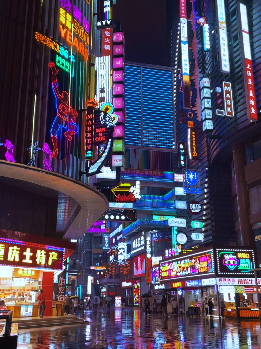Deyi World #Chongqing  📍Metro line 1/2 Jiaochangkou Station #中国 #cibrerpunk #neonlights 