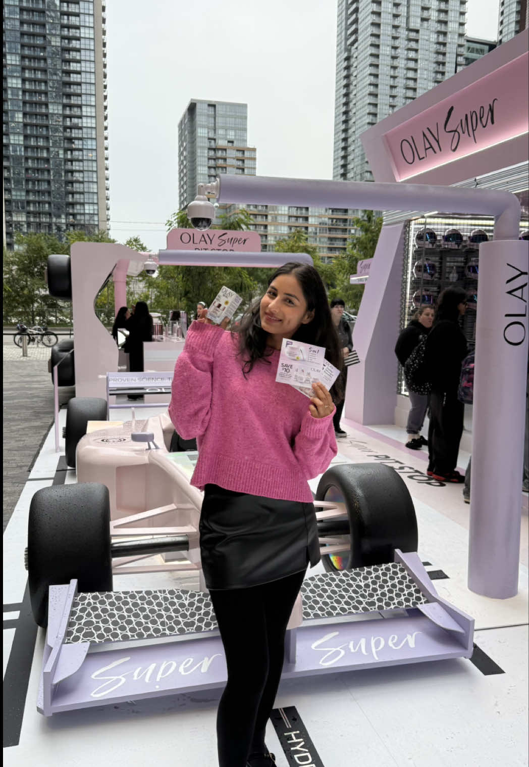 Never miss a free beauty poo-up💕 Toronto’s The well is hosting @Olay Skin Care free beauty event which all fun and skincare✨  📍The Well Toronto, 486 Front St. West Oct 16-19 Oct 16: 2PM - 8PM Oct 17-18: 11AM - 8PM Oct 19: 11AM - 6PM  #olaypitstop #thewell #torontopopup #freebies 