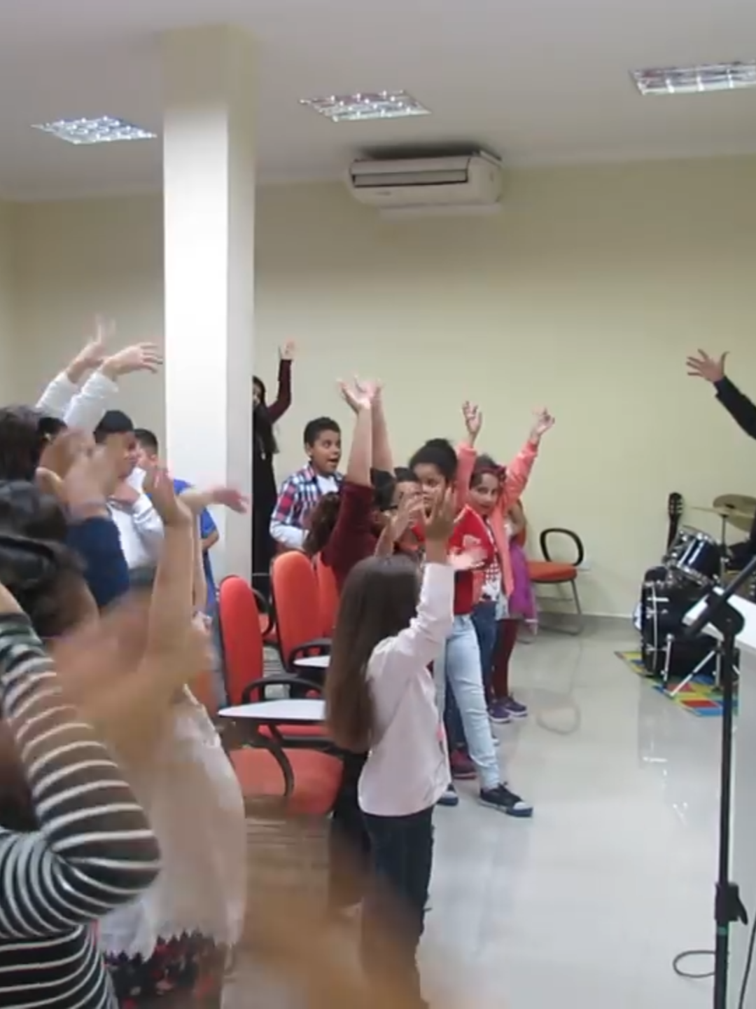 CCV Kids - Deus amou o mundo - Culto especial em comemoração ao dia das crianças - CCV Kids 2018 Vídeo gravado o culto especial em comemoração ao dia das crianças na Comunidade Cristã Vida Tremembé em 07/10/2018 no momento da entoação do hino 