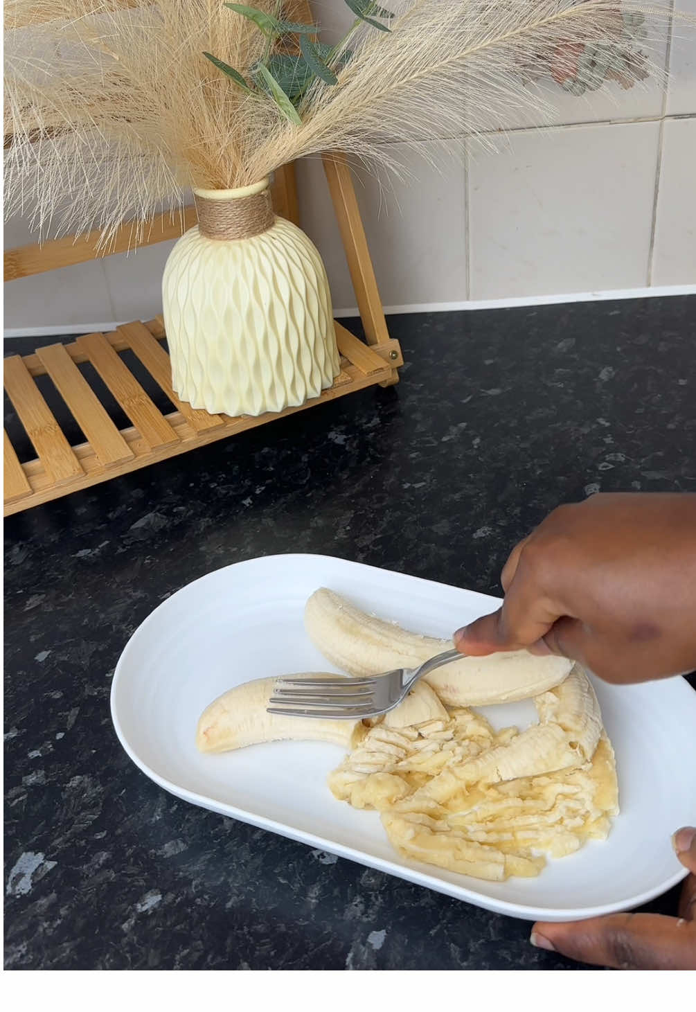 I swear I just made granola last Saturday 😭 But my husband has been on a healthy streak, and this is now his go to breakfast and snack choice So here we go again but this time with a banana twist  #granolatok #breakfastinspo #kitchendiaries #healthybreakfast  #CapCut 