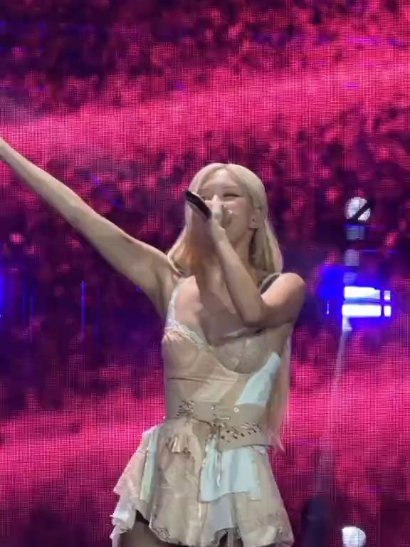 BLACKPINK's concert in Kaohsiung, Day 1- Rosé #BLACKPINK #blackpinkworldtour #BLACKPINKkaohsiung #Rosé #rosé