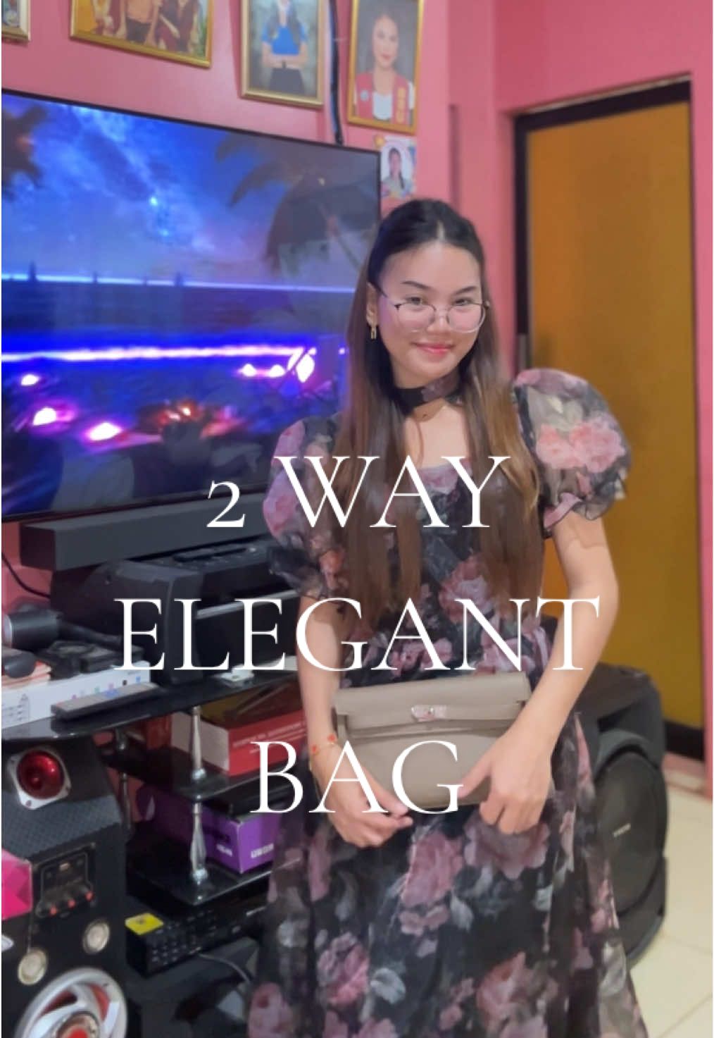 Alam mo ‘yung bag na kahit simple outfit mo, biglang classy agad? ‘Tong 2-Way Elegant Bag ng Mumuselect, pwede sling or shoulder bag — depende sa mood mo 💅 Available in different colors pa, kaya perfect kahit anong outfit mo. Ang ganda, ang tibay, at ang linis tingnan. Nandyan lang yan sa yellow basket, promise sulit! 👜✨ #elegantbag #mumuselectbag #bagph #chicessentials 
