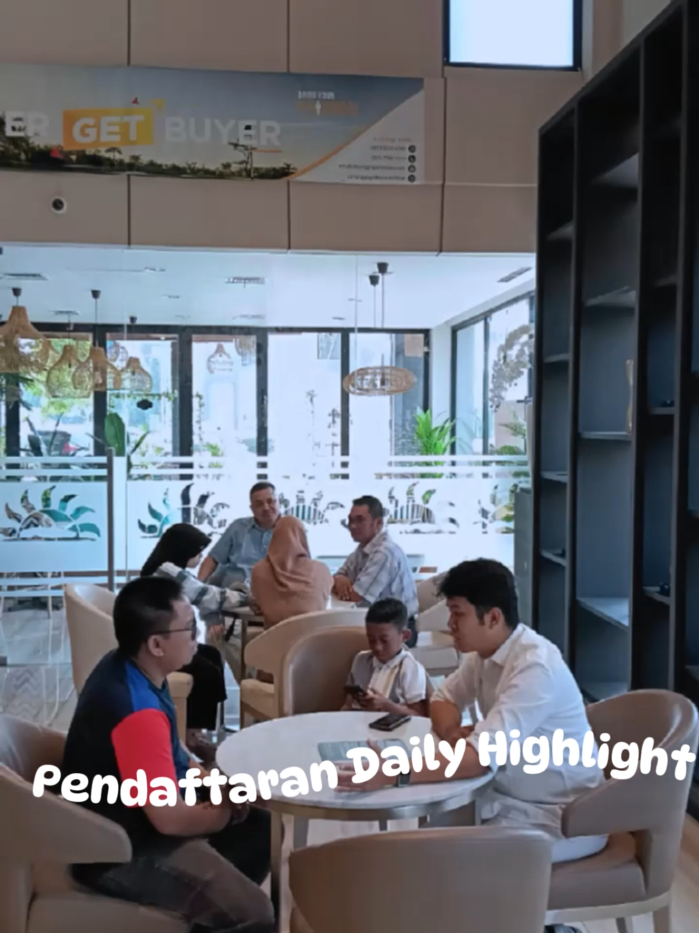 Luar biasa, antusiasnya terus mengalir 💫 Semakin banyak yang percaya, semakin semangat kami membuka peluang masa depan terbaik di Al Azhar CGE. #AlAzharCGE #DayliAntusias #SemangatPendaftaran 
