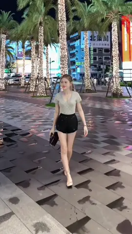 “Sẽ có người khôn khéo hơn em nhưng sự đơn thuần của em đáng giá biết bao 