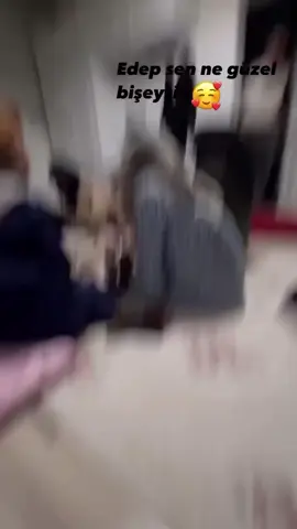 Eskiden büyükler gelince saygı gösterilerdir Bu videoda o saygıyı gösteriyor hepsine ayrı ayrı tek tek teşekkür ederim dünyada iyi insanlar da var kötü insanlar olduğu kadardı ya