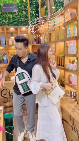 Dạ em son Omi lành tính dịu nhẹ dành cho các bé nhỏ ổn áp lắm nhé ạ. #khaly #omicare #skincare #xuhuongtiktok #sonduong 