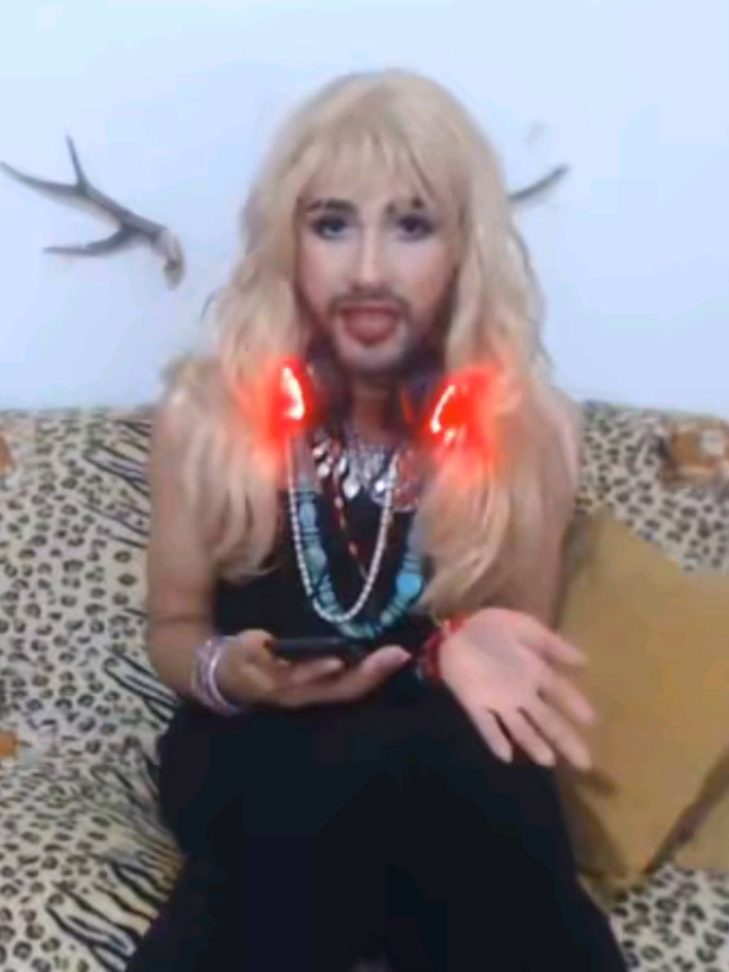 “Vamos aceitar a filhinha, né querida?” 💅 #samiraclose 