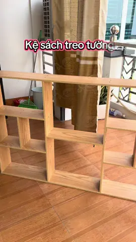 Kệ sách nhiều ngăn. Chất liệu gỗ MDF nhập khẩu cao cấp có phủ melamine chống trầy, chống mốt mọt ẩm mốc. Dày dặn chắc chắn. Giá cả phải chăng #giasach #kededodanang #noithatdep #ketreotuong 