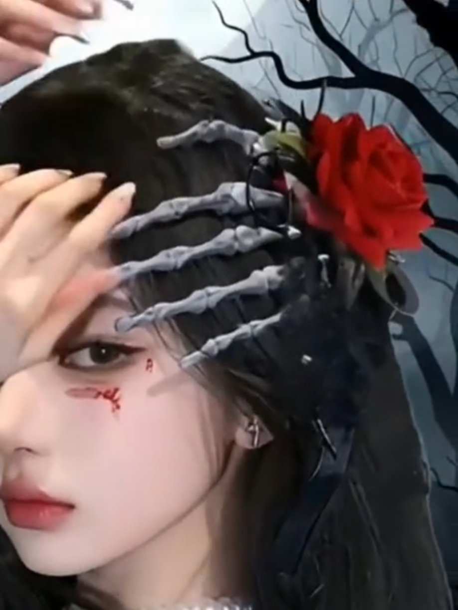 Claw Hair Accessory  Halloween Costume Accessory Hair Clip #clawhairclip #hairaccessory #hairclip #halloweenhairaccessory #jolenscharm 