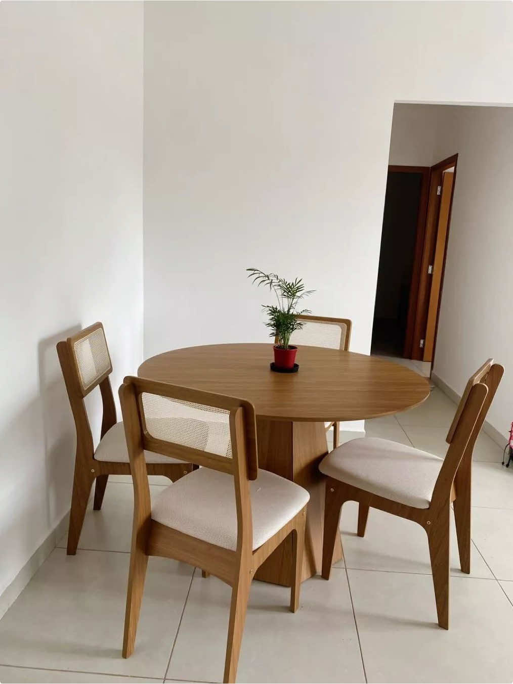 Mesa perfeita para sua sala de jantar🤌🏻😍🍽️  4 Lugares Redonda com Pé Hexagonal Lisboa😱🤍 #mesalisboa #mesa #enxovaldecasanova #promo24 #achadosshopee 