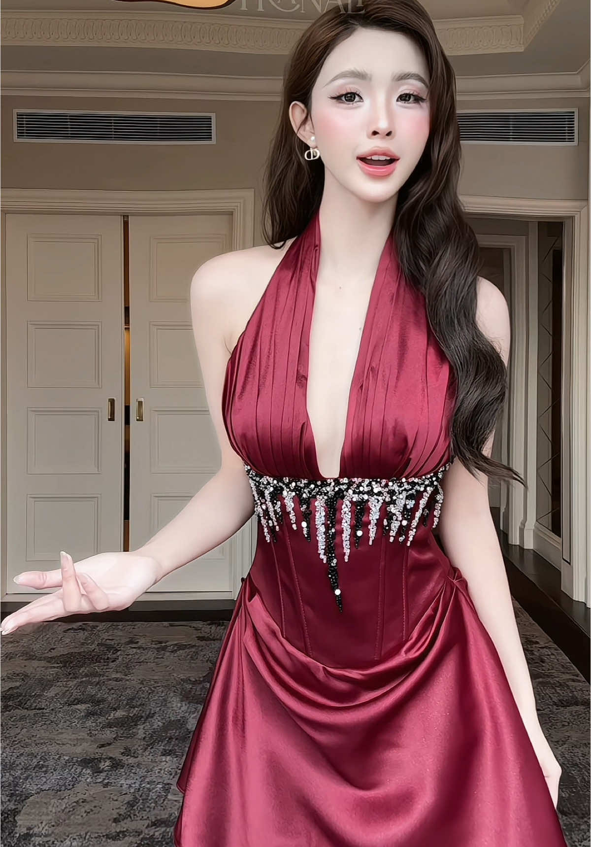 Anh khoảiiiii #TRANALI #tranali #thoitrangtiktok #vayxinh #macdep #viraltiktok #xuhuong #viral 