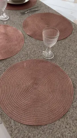 Kit mesa posta, comprei e amei! Peguei a cor rosa, 6 unidades e ainda frete grátis 🍽️ #mesaposta #tapetedemesa #jogodemesa 