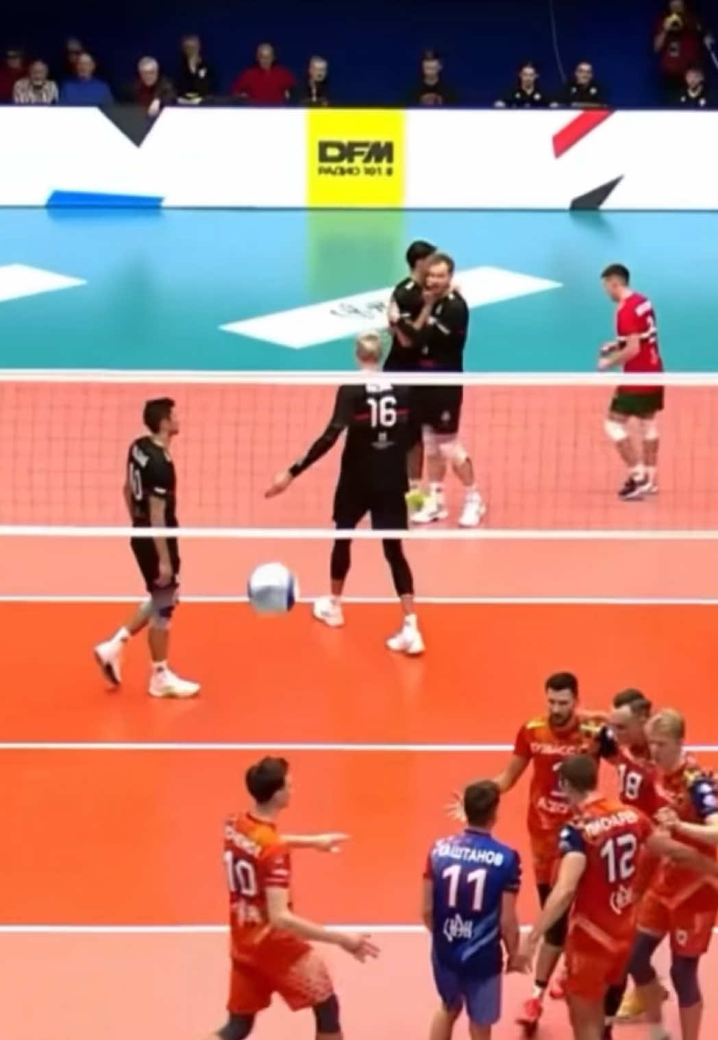 Give me a hug!!! Funny and cute moments for moni and sam deroo🤣🤣  ขำแทบตายช้อตนี้ จะกอดพี่ให้ได้เลย😅🤣 @mnikolow1  #volleyball #moninikolov #simeonnikolov #วอลเลย์บอลชาย #bulgaria 