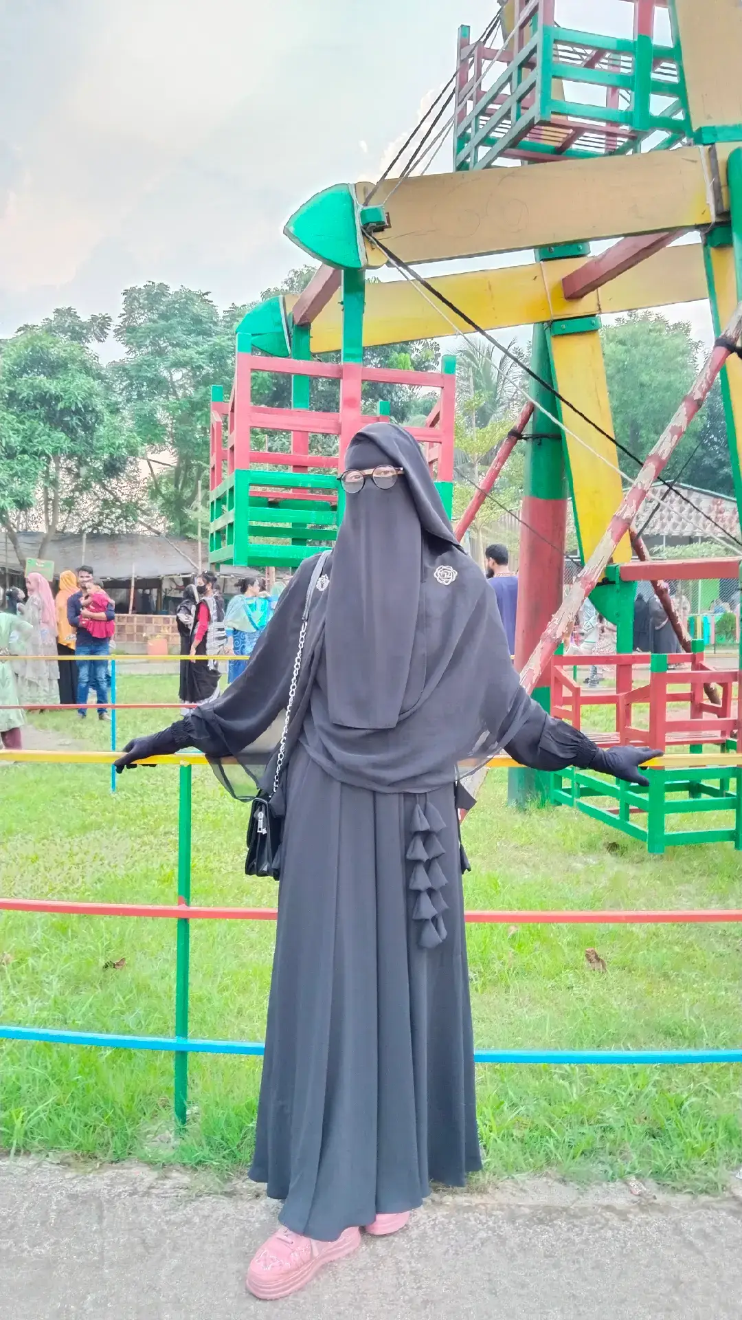 দে দে পাল তুলে দে মাঝি হেলা করিস না,,,