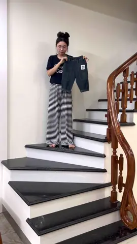 Quần nam bé trai dáng baggy có size từ 10kg-46kg , được in trực tiếp vào bề mặt vải ko lo bong chóc kết hợp các đường can siêu phong cách - năng động - thể thao . Bản cạp chun độ co dãn siêu tốt ạ . #quandaibotreem#quandaitreem #quandaijeansbetrai #quandaibobetrai #xuhuong 