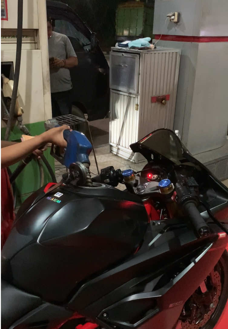 Minum banyak” biar gembung🗿 #cbr250rr 