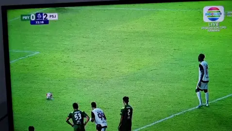 sementara persija unggul 3 bola dari persebaya#fairplay #ligaindonesia#gol 