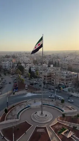 #القول قول الصوارم #اجمل علم في سوريا وأجمل تصوير !❤️🫶🏻. #سوريا #foryou #ادلب  بدون موسيقى🤍