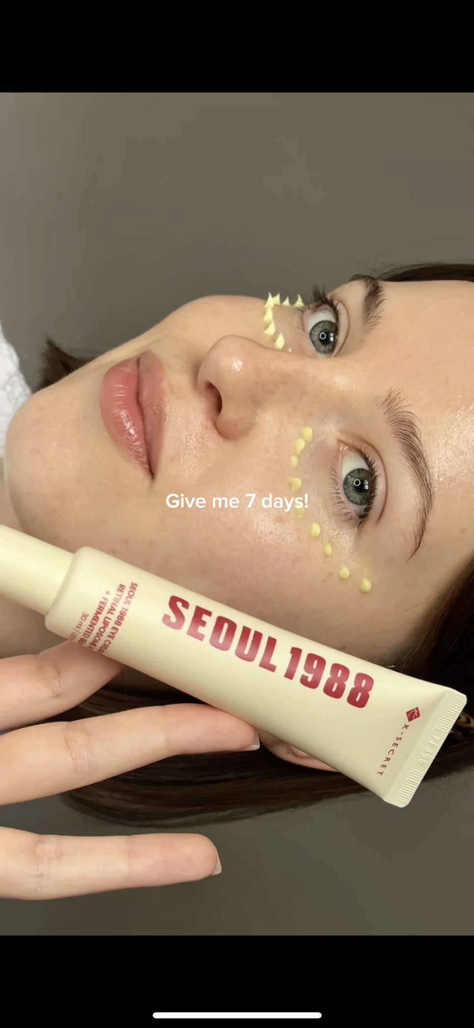 AD | 7 days to brighter, smoother eyes? Yes, please! 👀 The @KSECRET GLOBAL Seoul 1988 Eye Cream with Retinal 4% + Fermented Bean melts fine lines, fades dark spots, and gives that “I actually slept 10 hours” glow 😴✨ #ksecret #seoul1988 #retinal #eyecream #eyebags 