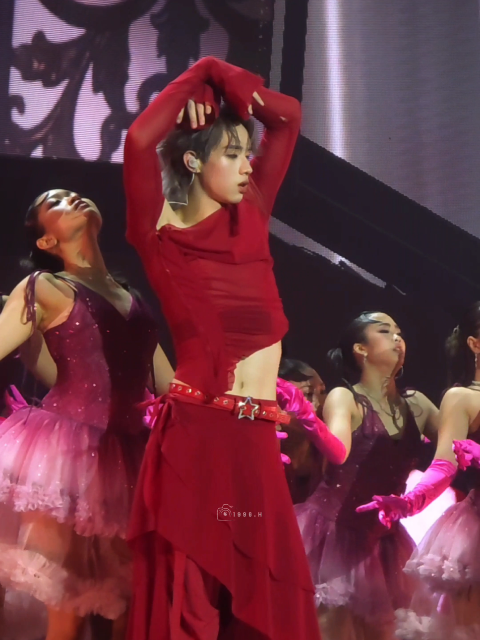 ยอมละจ้าาาา ฮงชิสวยมาก 💁‍♀️☺️🥰 #lyknduskanddawnconcertd1 #lykn #lykyou #hongshihoshi #ฮงพิเชฐพงศ์ @ตี๋โบ๊เบ๊ 