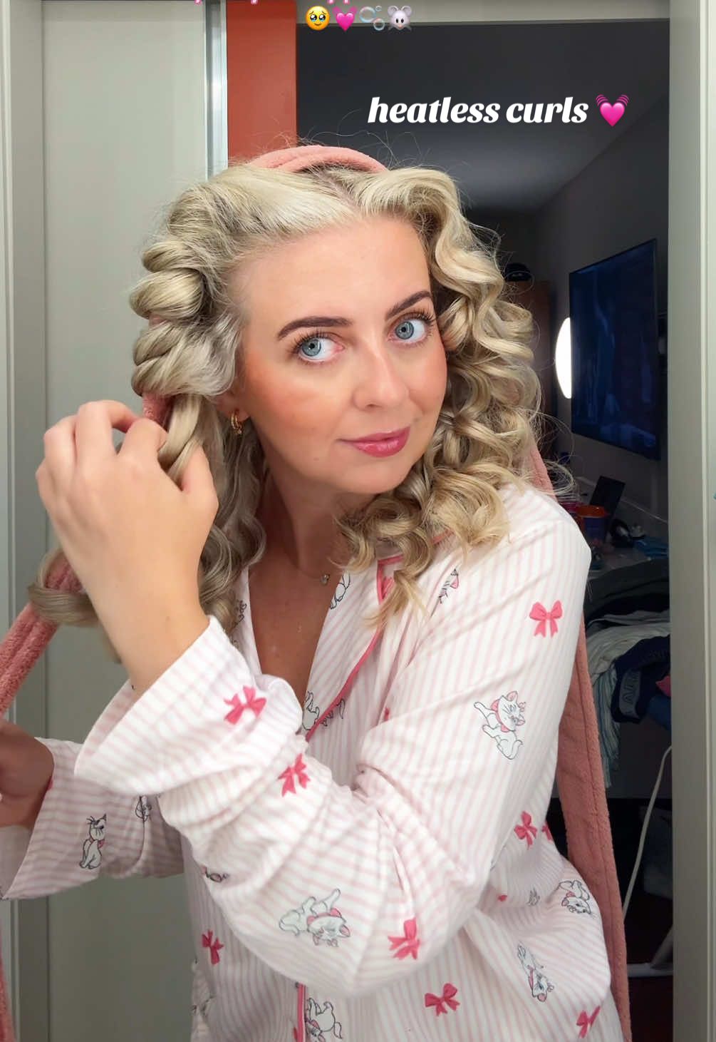 A LIFE saver for those early rope drop mornings 🤭🐭💗 #disneyparks #getreadywithme #heatlesscurls #disneystyle #disneyworld @Disney UK @Disney Parks UK 