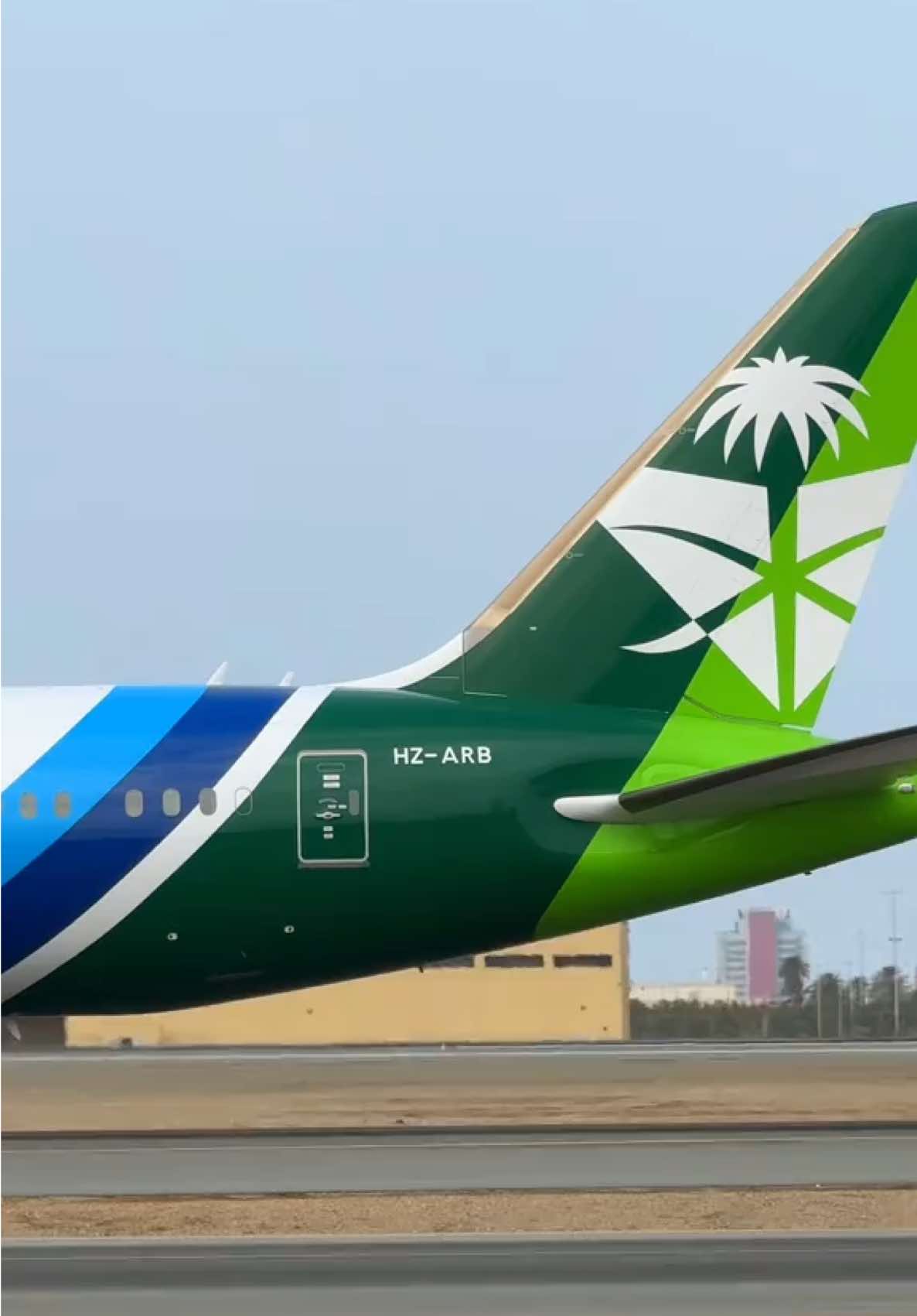 أجمل صبغة لطائرات السعودية B787-9 💚