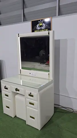 #โต๊ะเครื่องแป้ง รุ่น ท็อปทึบ ขนาดกว้าง 100 cm ความลึก 60 cm ดีไซน์ 7 ลิ้นชักเสริมลูกกุญแจสำหรับล็อคหน้าลิ้นชัก วัสดุหุ้มงานหนังสีขาว. 🏷 ราคาชุดละ 16,400 บาท #inbestfurniture #noppa #bed 