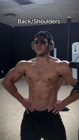 Back to the grind #gym #bodybuilding #backworkout 