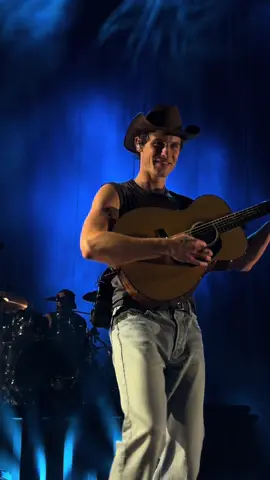 Replying to @annie I have more #shawnmendes #losangeles #ontheroadagain @Shawn Mendes @ShawnAccess 