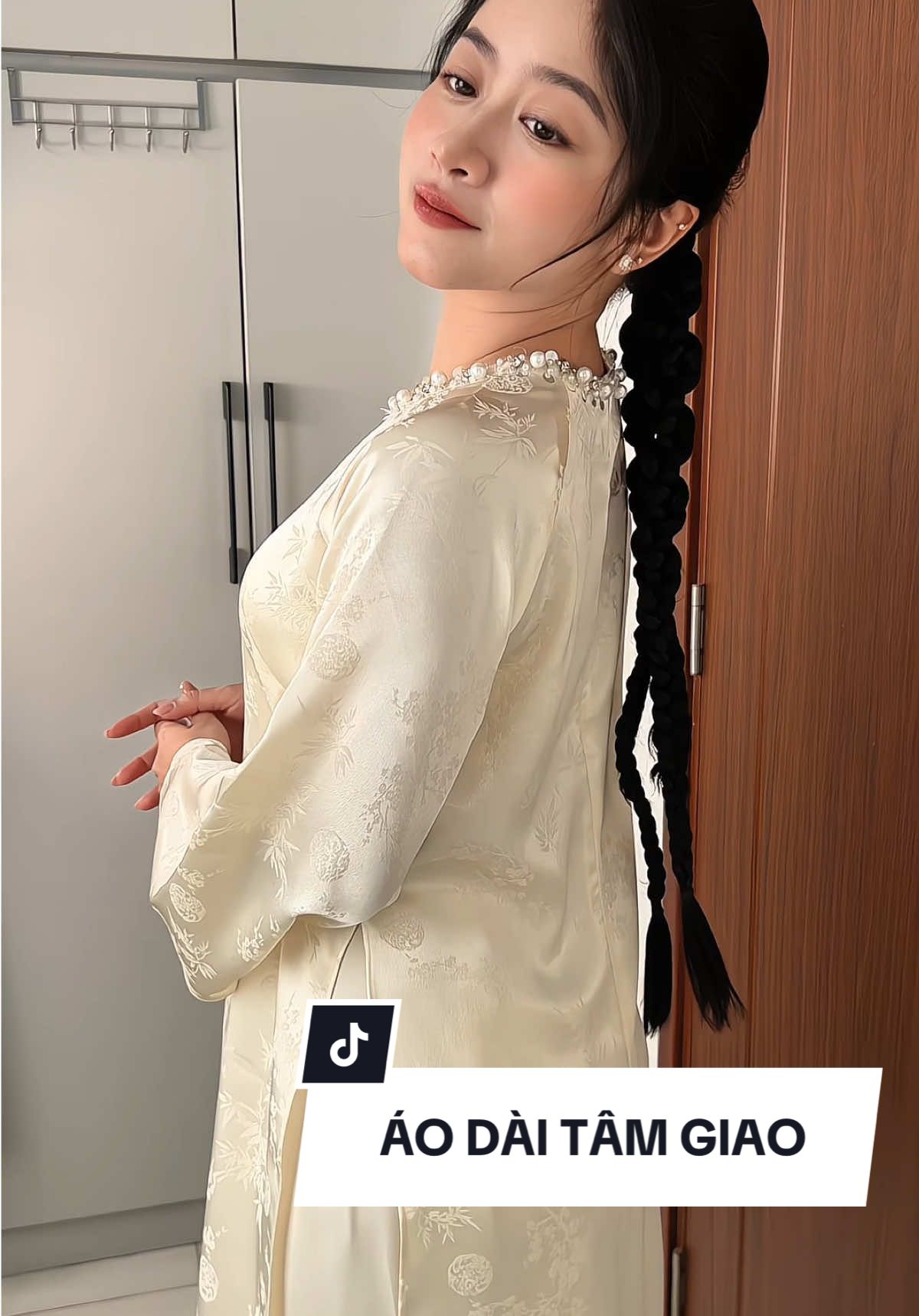 Cô nhân tình bé nhỏ mặc áo dài Tâm Giao có xinh quá hong dọ #aodai #aodaitet #aodaivietnam #tetmacgi #tet2026 