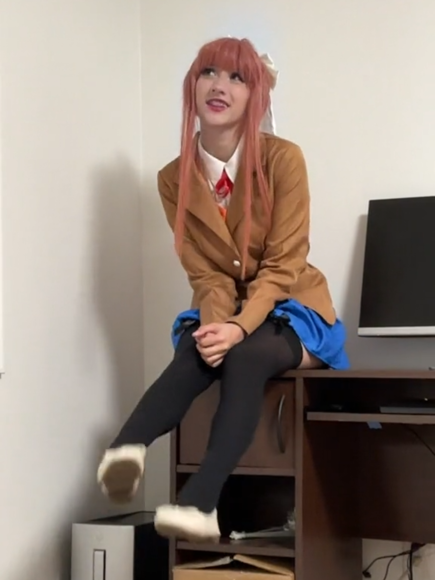Monika trying out sayori's personality #monikaddlc #ddlc  #monikaddlccosplay #ddlccosplay #cosplay 