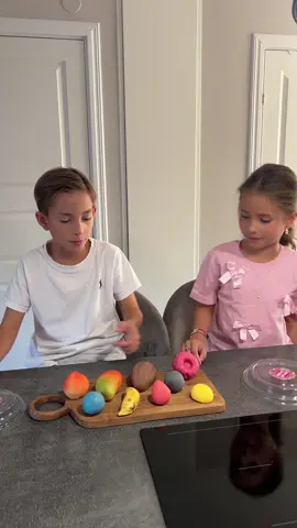 Reklam | Vi har fått chansen att smaka på Next Level Gelato & Juice Bars fruktbakelser ✨ Part 1 – häng med när vi testar deras galet goda smaker! 😋 @Next level gelato & juice bar #foryou #göteborg #fruitcake #fyp #pastry 