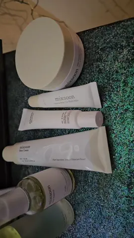 @mixsoon_us #beanessence #mixsoon #mixsoonbeanessence #korean #skincare 