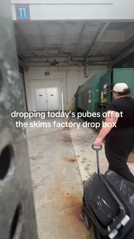 it’s like locks of love for pubessss #waxing #skims #fullbush #skimshaul @SKIMS @Kim Kardashian #bikiniwax 