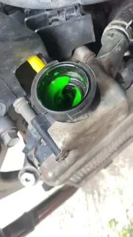 sudah di bypass,sirkulasi lancar,tapi setiap dibetot naik ke reservoir dan langsung kebuang,mohon bantuannya mas uda cape bgt ngurusin perradiatotan🙏🏻🙏🏻#overheat #radiator #busuk #ledold125 #varioledold 